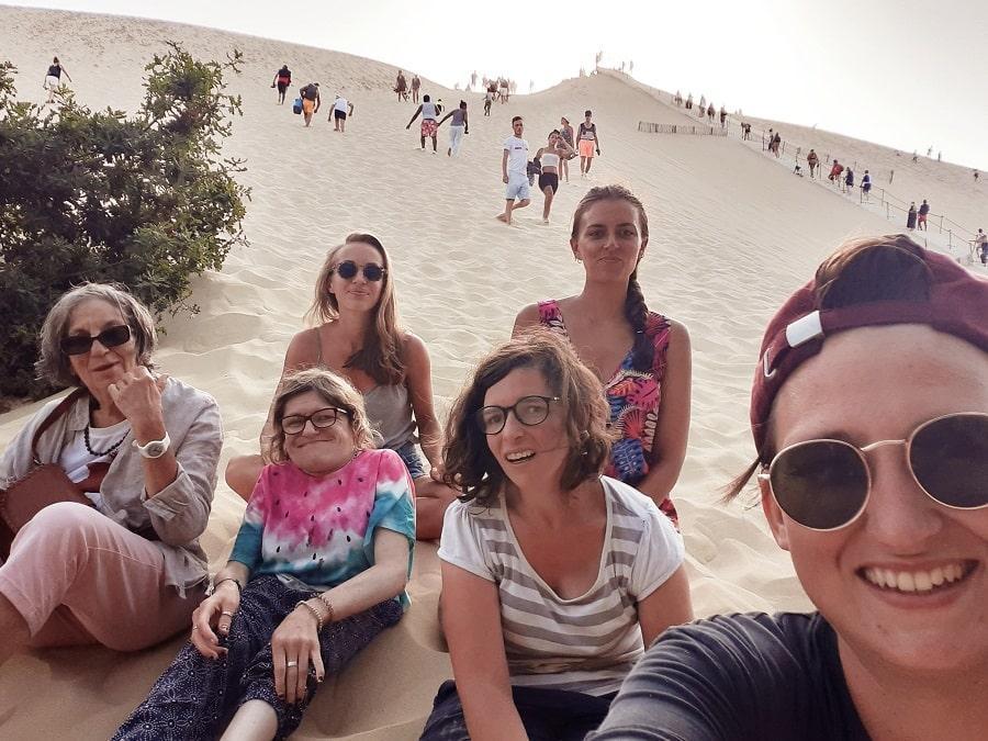 6 jeunes femmes de Simon de Cyrène à Angers et à Nantes ont fait un périple en vélo et sont arrivées à la Dune du Pilat