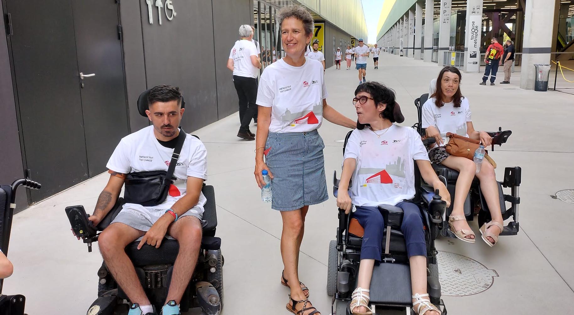 Charity Run Toulouse, 3 adhérents et une accompagnatrice dans les couloirs